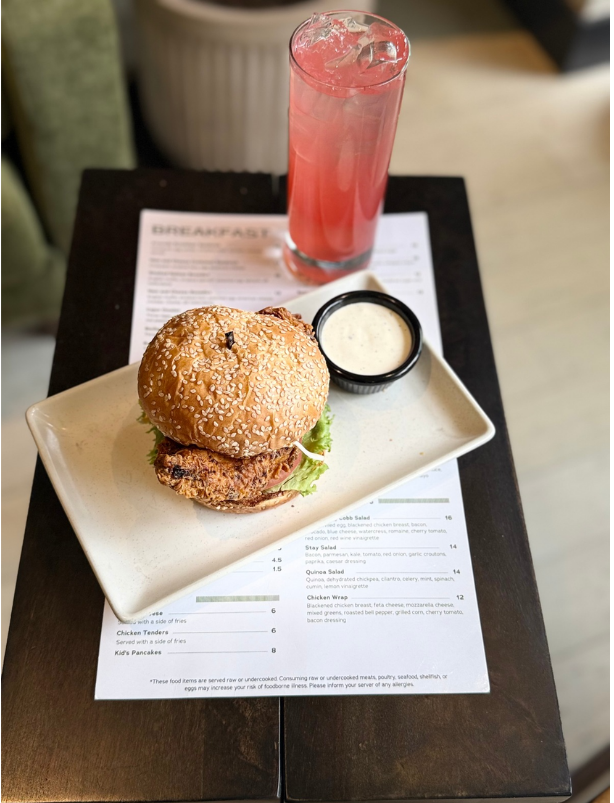 Chicken sandwich with strawberry lemonade — restaurant flat-lay